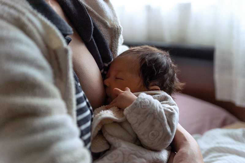 Breastfeeding with flat, inverted or pierced nipples - Medela